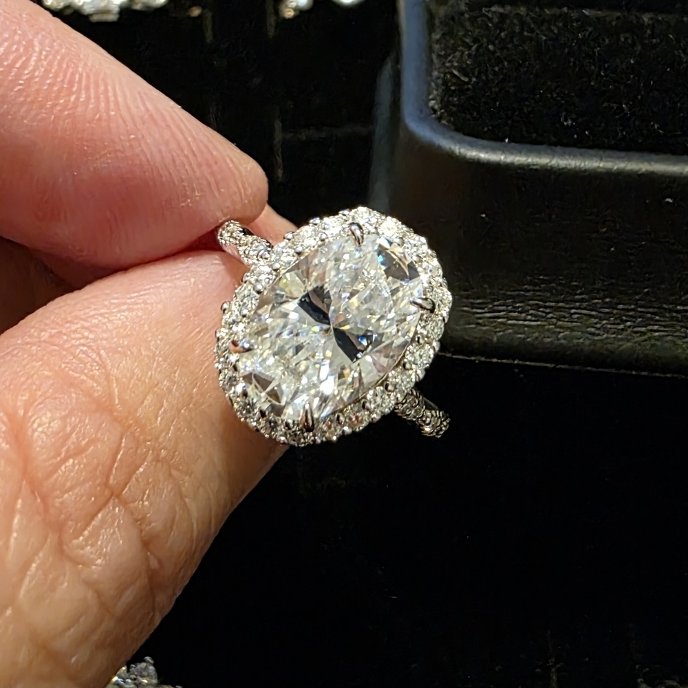 4.5 ct Moissanite Silver Oval-Cut Halo Ring. S925 Solid Silver
